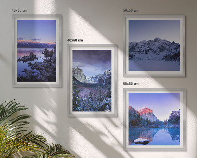 Tavelvägg ovanför soffa Bergslandskap, solnedgång, vatten