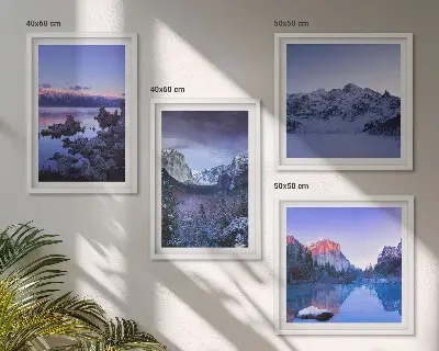 Tavelvägg ovanför soffa bergslandskap med solnedgång vid vatten