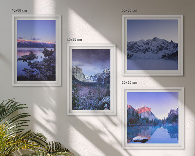 Tavelvägg ovanför soffa Bergslandskap, solnedgång, vatten