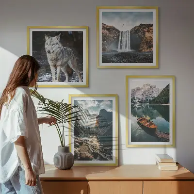 Tavelvägg med 4 tavlor med motiv av berg sjöar vattenfall och varg