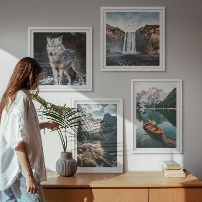 Tavelvägg med 4 tavlor Berg sjöar vattenfall varg
