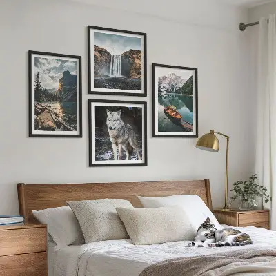 Tavelvägg med 4 tavlor med motiv av berg sjöar vattenfall och varg