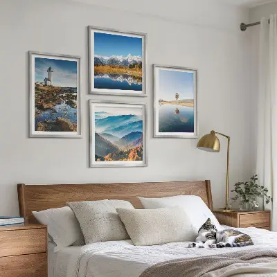 Tavelvägg ovanför soffa utsikt över natur, fyr och berg