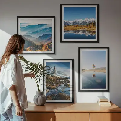Tavelvägg ovanför soffa utsikt över natur, fyr och berg
