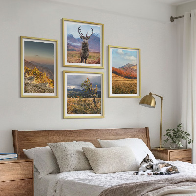 Tavelvägg ovanför soffa Bergslandskap hjortgräs