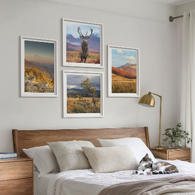 Tavelvägg ovanför soffa Bergslandskap hjortgräs