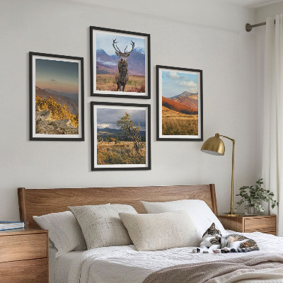 Tavelvägg ovanför soffa Bergslandskap hjortgräs