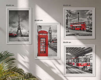 Tavelvägg ovanför soffa Ikoniska städer London Paris järnväg