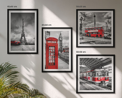 Tavelvägg ovanför soffa Ikoniska städer London Paris järnväg