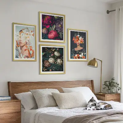 Tavelvägg med 4 tavlor blomsterporträtt med buketter och löv