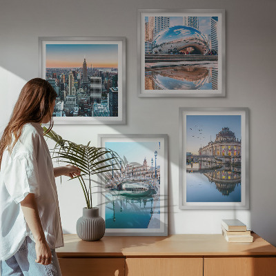 Tavelvägg med 4 tavlor Arkitektur av städer vid vatten