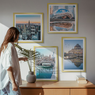 Tavelvägg med 4 tavlor Arkitektur av städer vid vatten