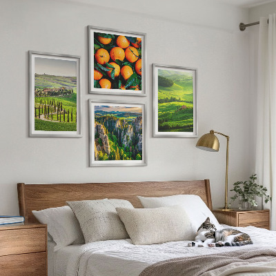 Tavelvägg ovanför soffa Italiensk landsbygd apelsiner natur