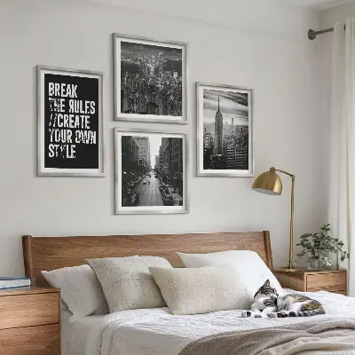 Tavelvägg med 4 tavlor inspiration med svartvita motiv av stadsgator