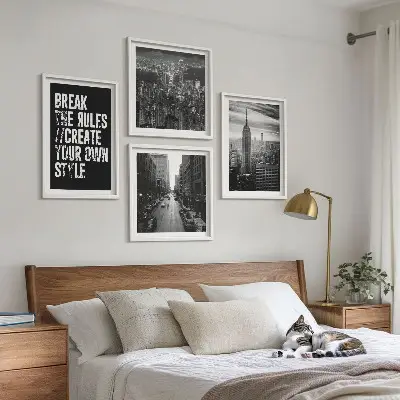Tavelvägg med 4 tavlor inspiration med svartvita motiv av stadsgator