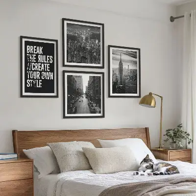 Tavelvägg med 4 tavlor inspiration med svartvita motiv av stadsgator
