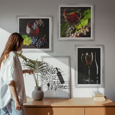 Tavelvägg med 4 tavlor Glas vin med druvor och inskription