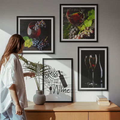 Tavelvägg med 4 tavlor Glas vin med druvor och inskription