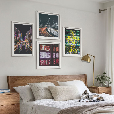 Tavelvägg med 4 tavlor Neonskyltar i staden på natten