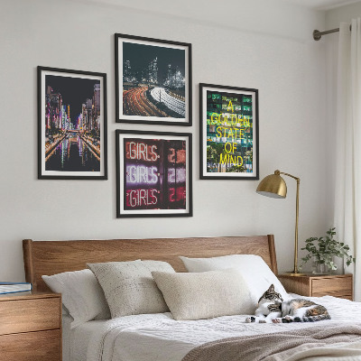 Tavelvägg med 4 tavlor Neonskyltar i staden på natten