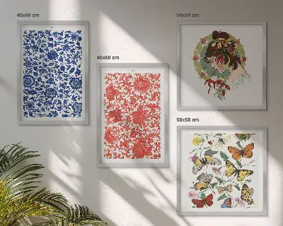 Tavelvägg med vintage blommor och fjärilar motiv med ornament ovanför soffa