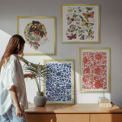 Tavelvägg ovanför soffa Vintage blommor fjärilar ornament