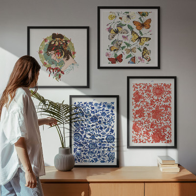 Tavelvägg ovanför soffa Vintage blommor fjärilar ornament