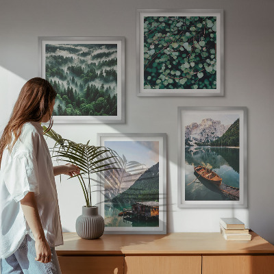 Tavelvägg ovanför soffa Bergsjö båt dimma