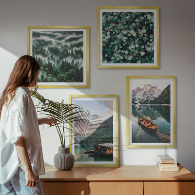 Tavelvägg ovanför soffa Bergsjö båt dimma