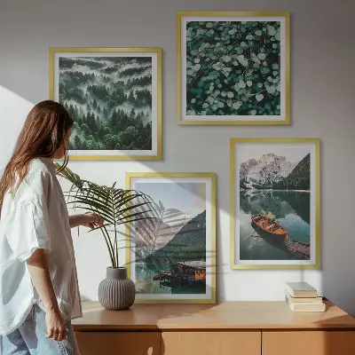 Tavelvägg Bergsjö båt motiv med dimma ovanför soffan