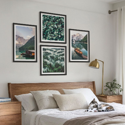 Tavelvägg ovanför soffa Bergsjö båt dimma