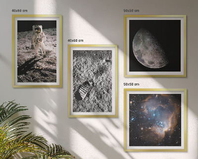 Tavelvägg ovanför soffa Astronaut Månspår foto