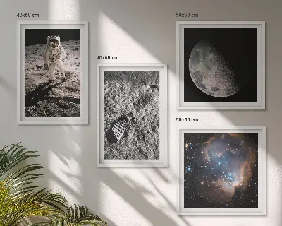 Astronaut på månen fotokonst tavelväggsmotiv ovanför soffa