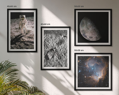 Tavelvägg ovanför soffa Astronaut Månspår foto