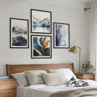 Blått bergslandskap tavla för vägg ovanför soffa