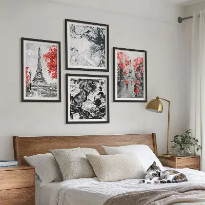 Tavelvägg med 4 tavlor gråa motiv av Eiffeltornet