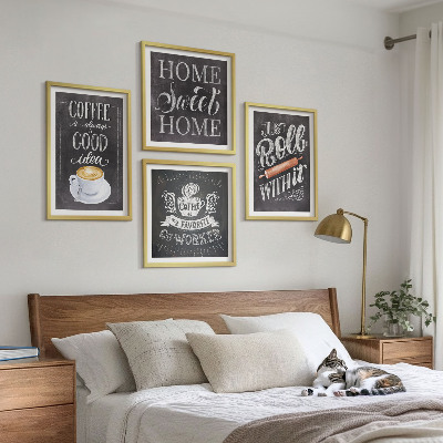 Tavelvägg ovanför soffa Kaffevals hemvärme
