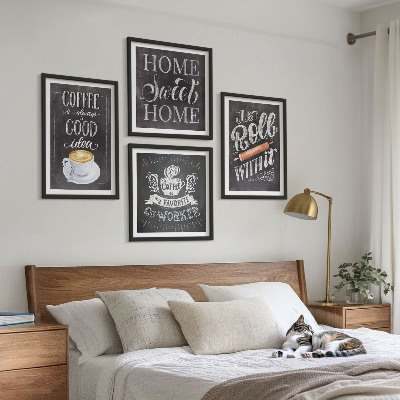 Tavelvägg ovanför soffa Kaffevals hemvärme