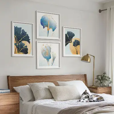 Tavelvägg ovanför soffa citroner och vinporträtt i stil med Kahlo