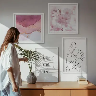 Tavelvägg med 4 tavlor med minimalistiska blommor för familjen
