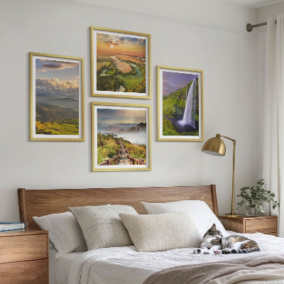Tavelvägg ovanför soffa Utsikt över berg, floder, vattenfall