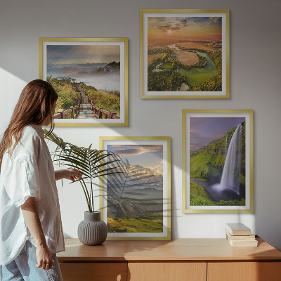 Tavelvägg ovanför soffa Utsikt över berg, floder, vattenfall