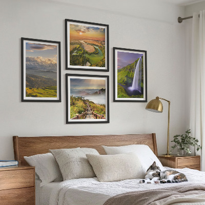 Tavelvägg ovanför soffa Utsikt över berg, floder, vattenfall