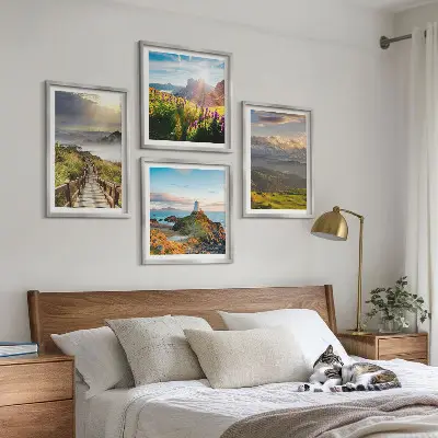 Bergblommor himmelstig tavelvägg ovanför soffa