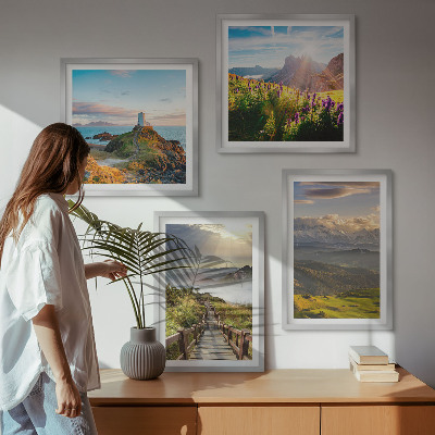 Tavelvägg ovanför soffa Bergblommor himmelstig