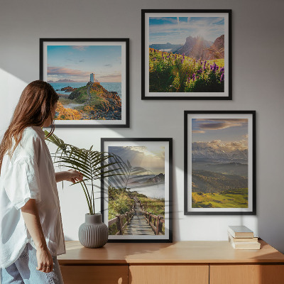 Tavelvägg ovanför soffa Bergblommor himmelstig