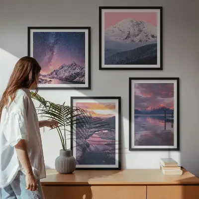 Tavelvägg med 4 tavlor med motiv av berg och vackra landskap vid vatten