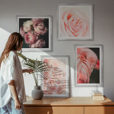 Tavelvägg ovanför soffa Pastellrosa flamingos