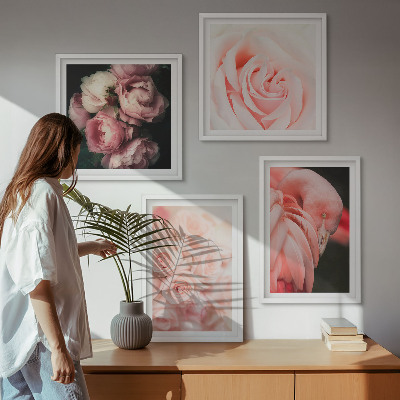 Tavelvägg ovanför soffa Pastellrosa flamingos