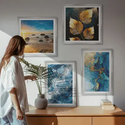 Tavelvägg med 4 tavlor med motiv av blått guldmönster